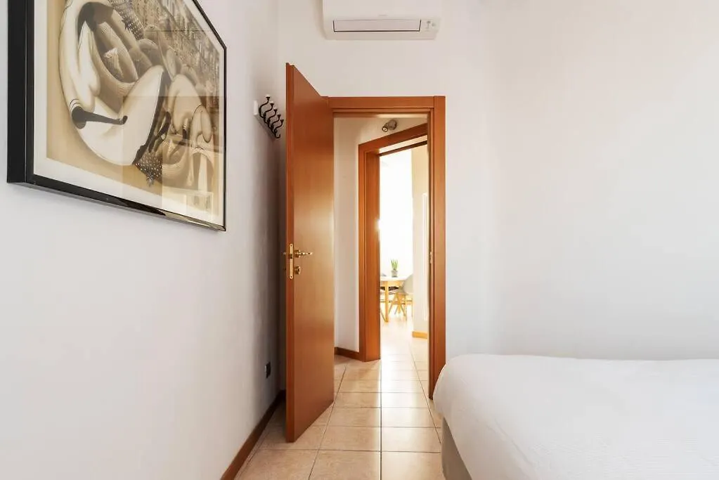 Apartment Ferienwohnung Bilocale Quartiere Della Moda Mailand